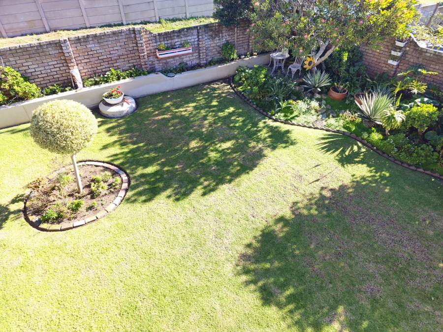 5 Bedroom Property for Sale in Stilbaai Wes Western Cape